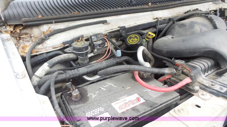 image for item J4702 2000 Ford 800 Champion bus