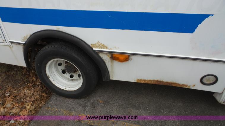 image for item J4702 2000 Ford 800 Champion bus