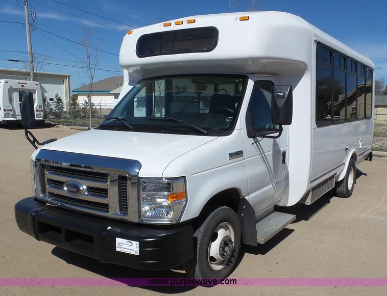 image for item J6188 2010 Ford Econoline E450 shuttle bus