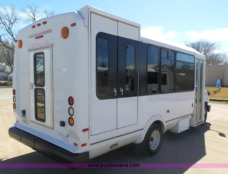 image for item J6188 2010 Ford Econoline E450 shuttle bus