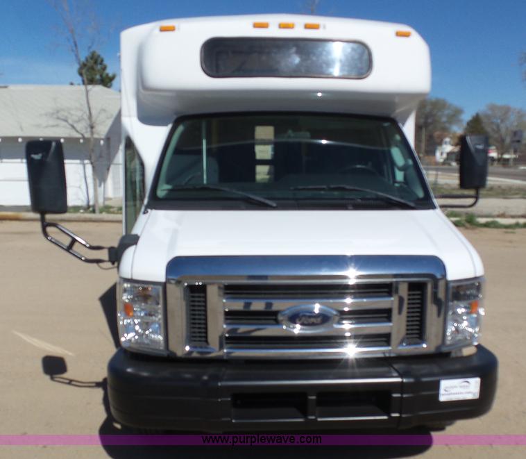 image for item J6188 2010 Ford Econoline E450 shuttle bus
