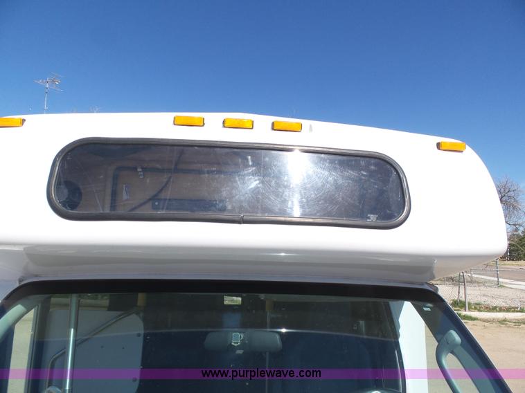 image for item J6188 2010 Ford Econoline E450 shuttle bus