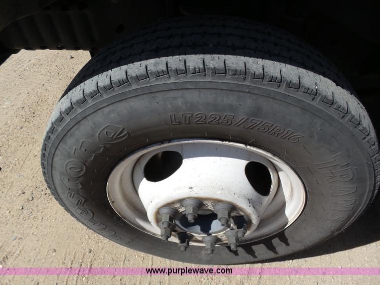 image for item J6188 2010 Ford Econoline E450 shuttle bus