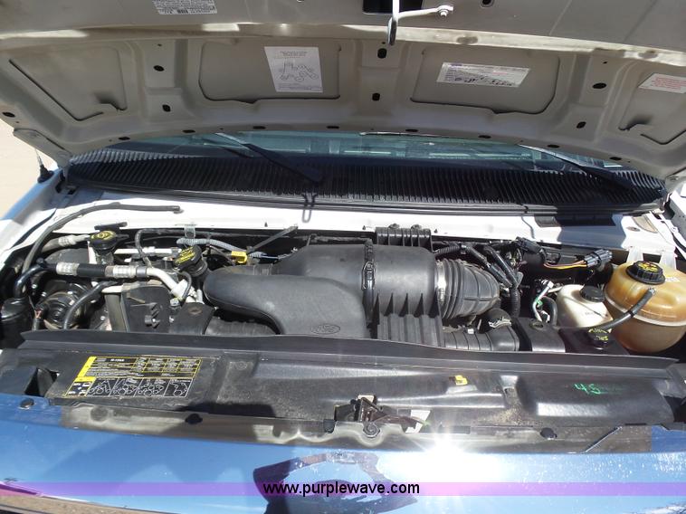 image for item J6188 2010 Ford Econoline E450 shuttle bus