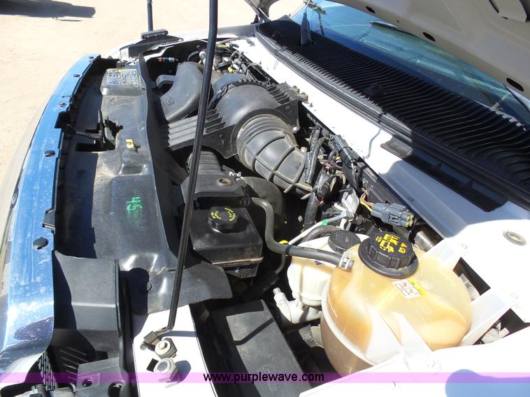 image for item J6188 2010 Ford Econoline E450 shuttle bus