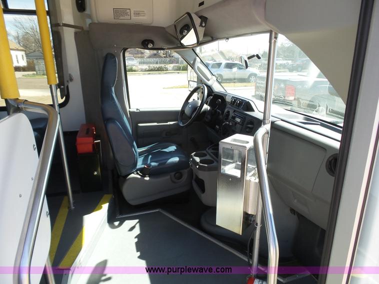 image for item J6188 2010 Ford Econoline E450 shuttle bus