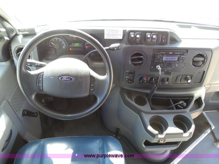 image for item J6188 2010 Ford Econoline E450 shuttle bus
