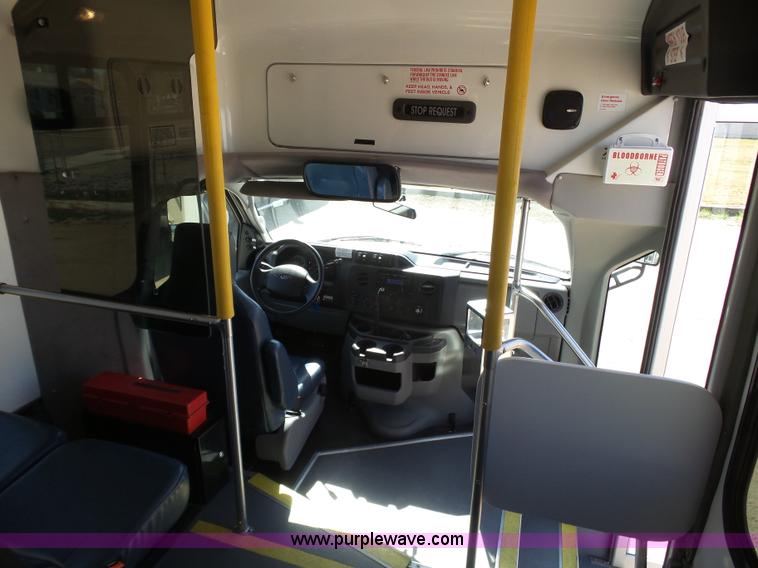 image for item J6188 2010 Ford Econoline E450 shuttle bus