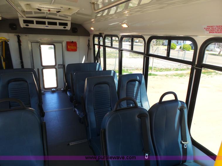 image for item J6188 2010 Ford Econoline E450 shuttle bus