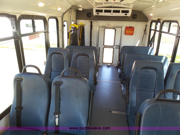 image for item J6188 2010 Ford Econoline E450 shuttle bus