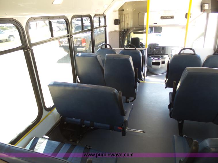 image for item J6188 2010 Ford Econoline E450 shuttle bus