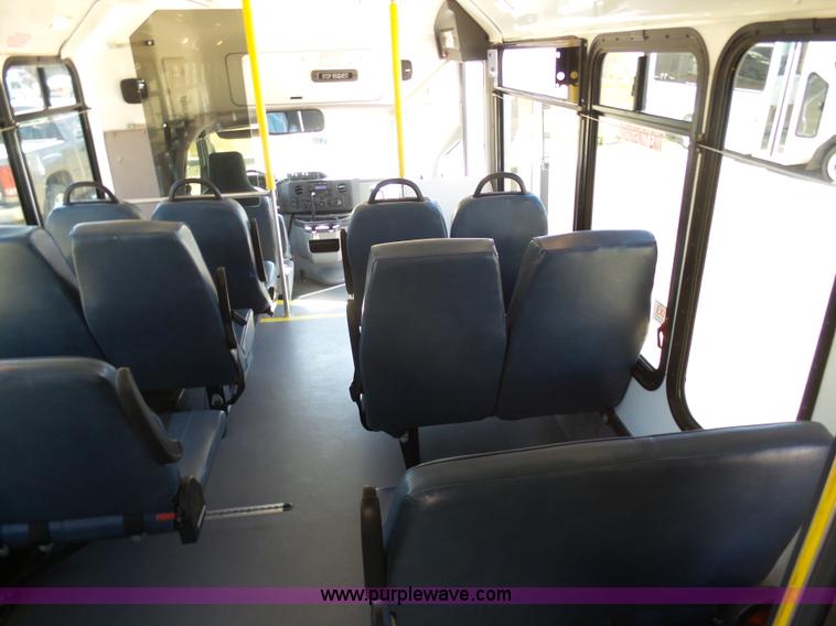 image for item J6188 2010 Ford Econoline E450 shuttle bus