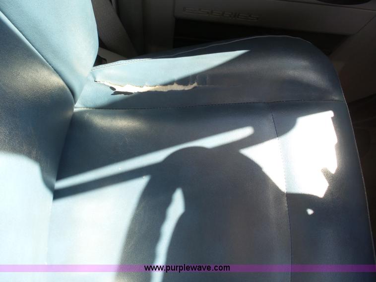 image for item J6188 2010 Ford Econoline E450 shuttle bus