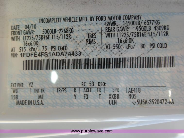 image for item J6188 2010 Ford Econoline E450 shuttle bus