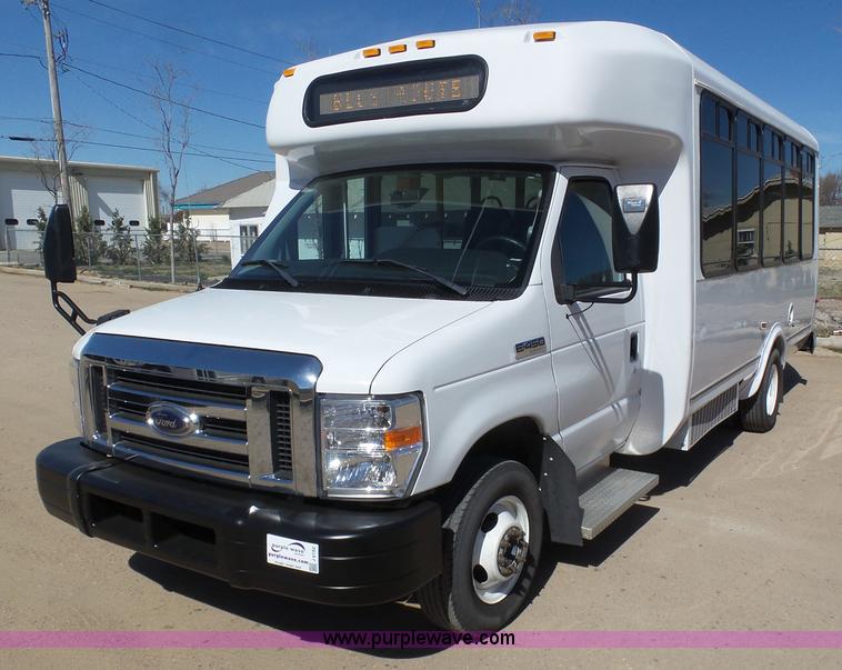 image for item J6192 2010 Ford Econoline E450 shuttle bus