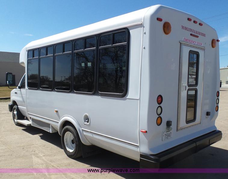 image for item J6192 2010 Ford Econoline E450 shuttle bus