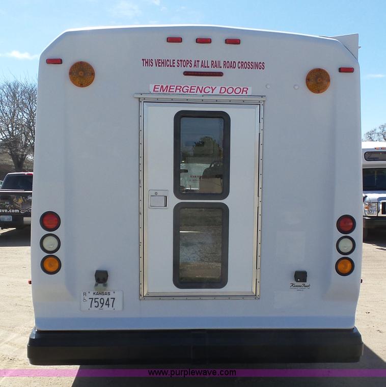 image for item J6192 2010 Ford Econoline E450 shuttle bus