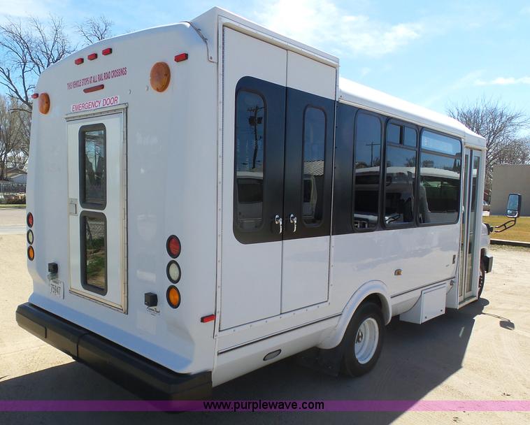 image for item J6192 2010 Ford Econoline E450 shuttle bus