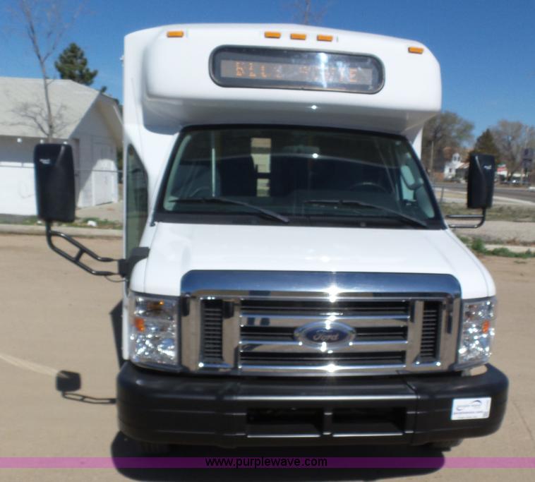 image for item J6192 2010 Ford Econoline E450 shuttle bus