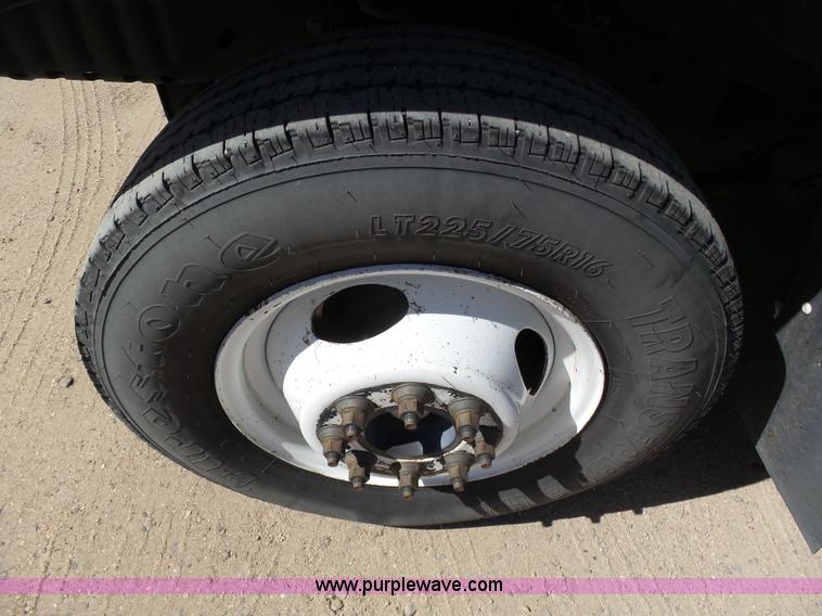 image for item J6192 2010 Ford Econoline E450 shuttle bus