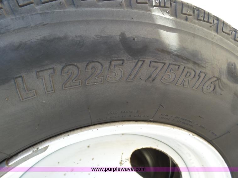 image for item J6192 2010 Ford Econoline E450 shuttle bus