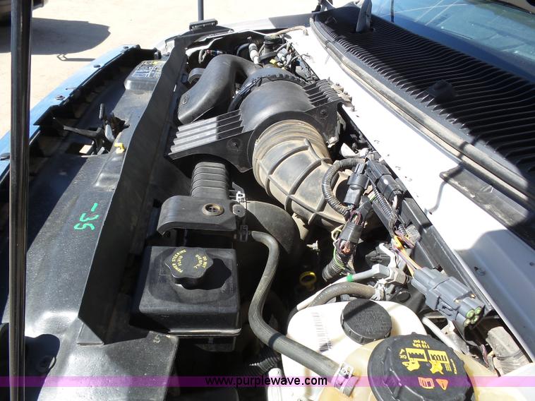 image for item J6192 2010 Ford Econoline E450 shuttle bus