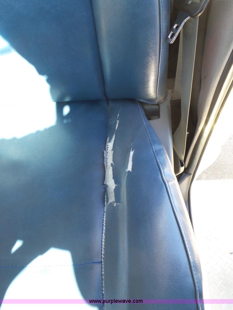 image for item J6192 2010 Ford Econoline E450 shuttle bus