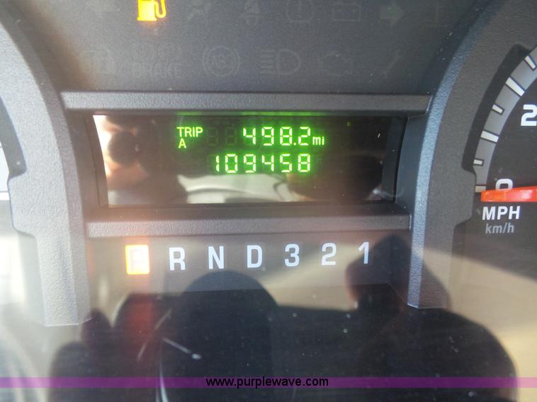 image for item J6192 2010 Ford Econoline E450 shuttle bus