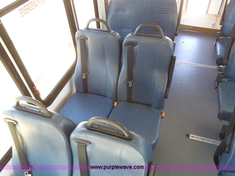 image for item J6192 2010 Ford Econoline E450 shuttle bus