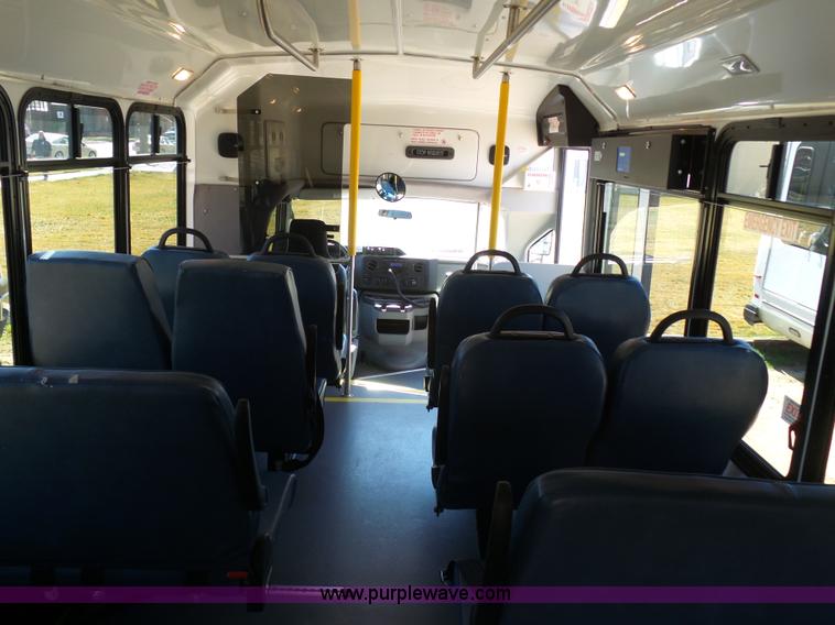 image for item J6192 2010 Ford Econoline E450 shuttle bus