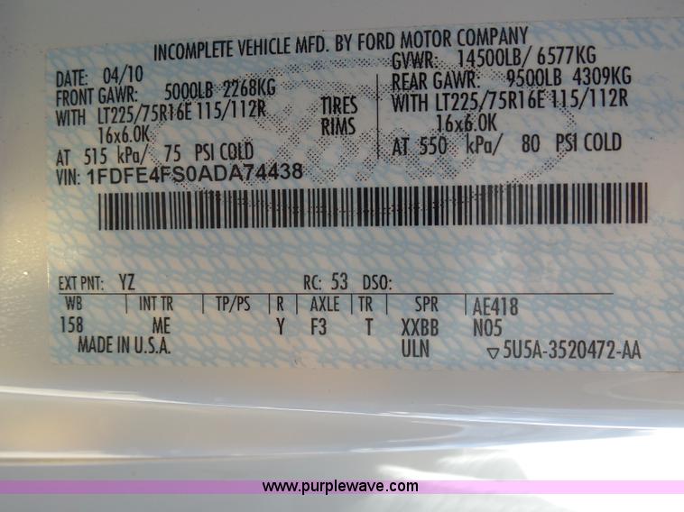 image for item J6192 2010 Ford Econoline E450 shuttle bus