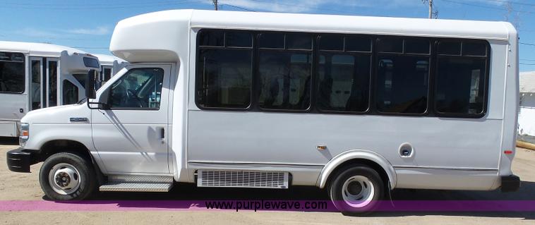 image for item J6193 2010 Ford Econoline E450 shuttle bus