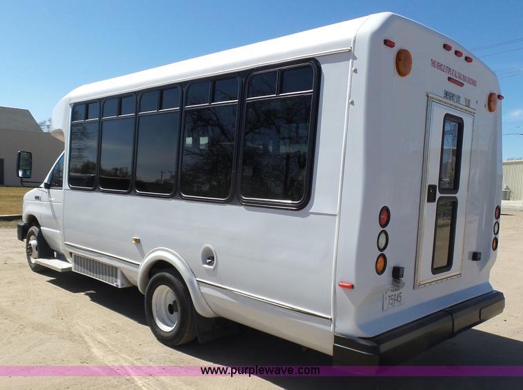 image for item J6193 2010 Ford Econoline E450 shuttle bus