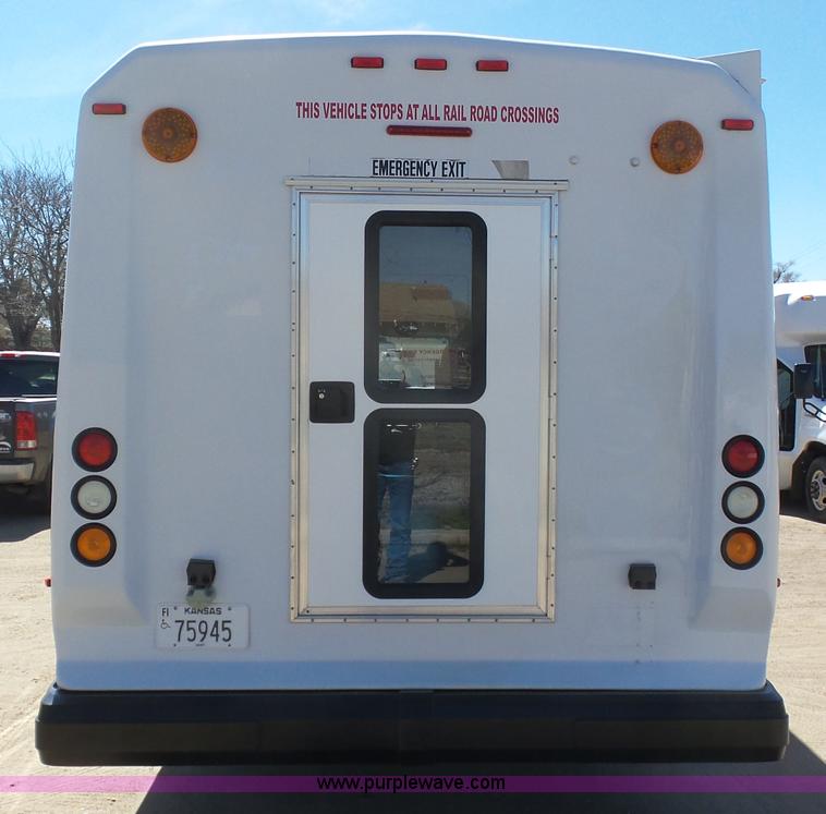 image for item J6193 2010 Ford Econoline E450 shuttle bus