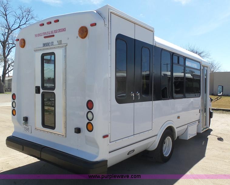 image for item J6193 2010 Ford Econoline E450 shuttle bus