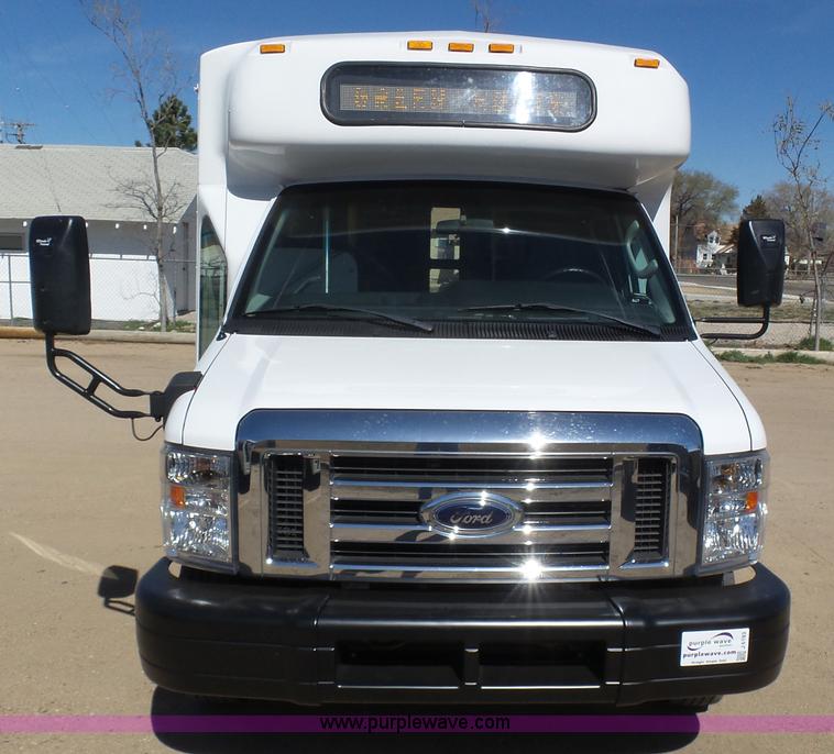 image for item J6193 2010 Ford Econoline E450 shuttle bus