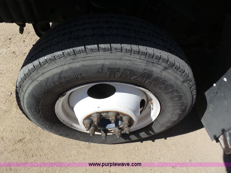 image for item J6193 2010 Ford Econoline E450 shuttle bus