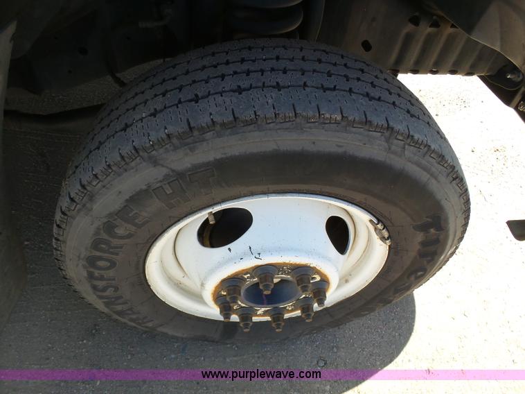 image for item J6193 2010 Ford Econoline E450 shuttle bus