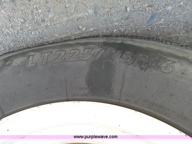 image for item J6193 2010 Ford Econoline E450 shuttle bus