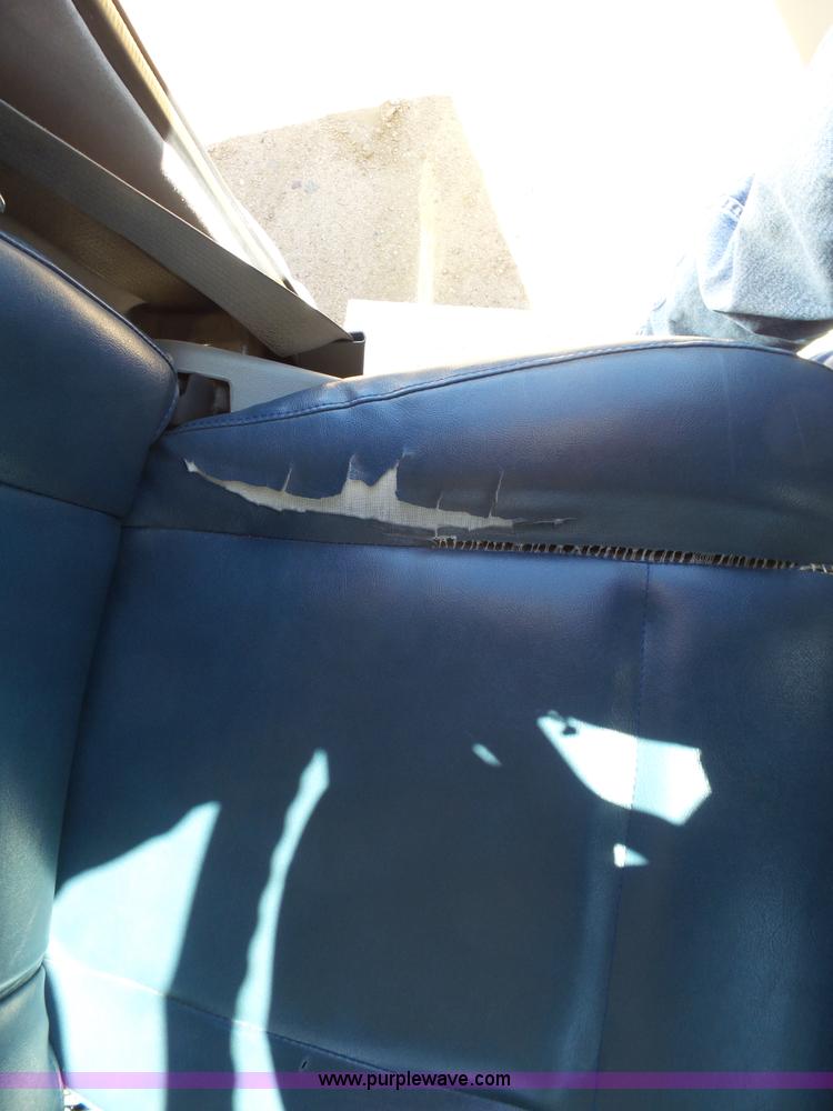 image for item J6193 2010 Ford Econoline E450 shuttle bus