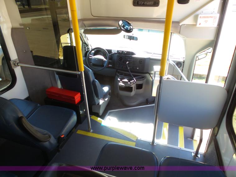 image for item J6193 2010 Ford Econoline E450 shuttle bus
