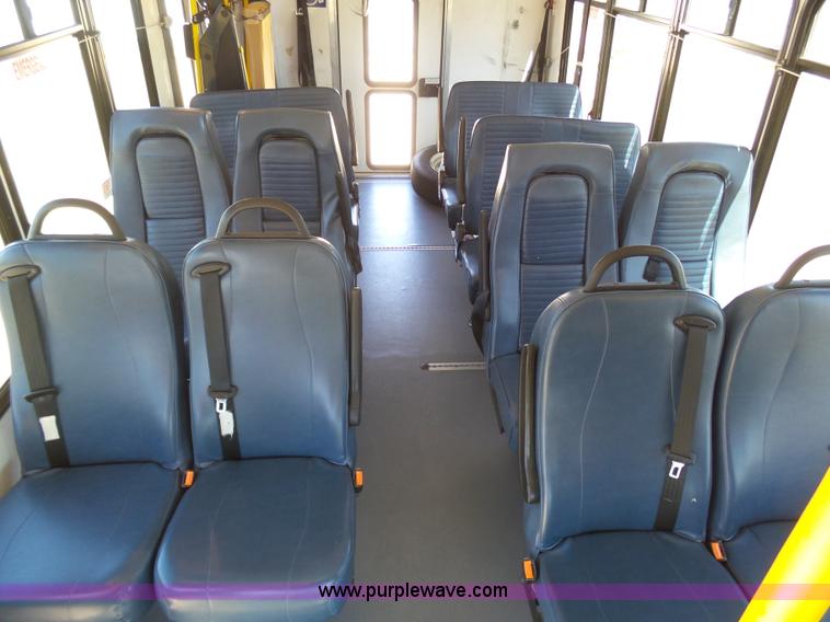 image for item J6193 2010 Ford Econoline E450 shuttle bus