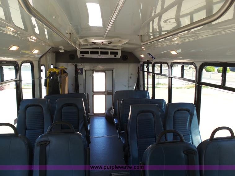 image for item J6193 2010 Ford Econoline E450 shuttle bus