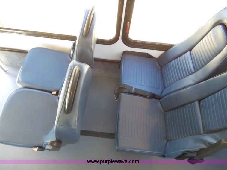 image for item J6193 2010 Ford Econoline E450 shuttle bus