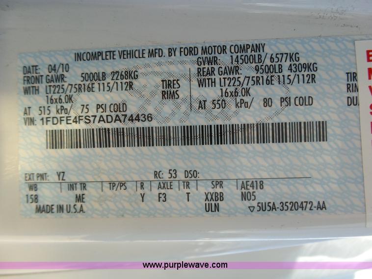 image for item J6193 2010 Ford Econoline E450 shuttle bus