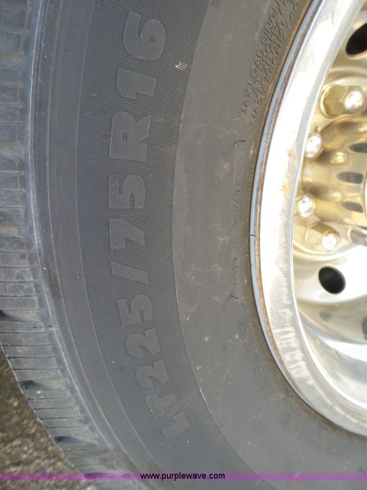 image for item J6244 2006 Ford Econoline E450 shuttle bus