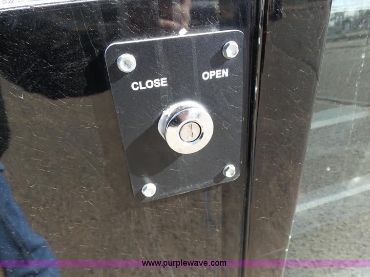 image for item J6244 2006 Ford Econoline E450 shuttle bus