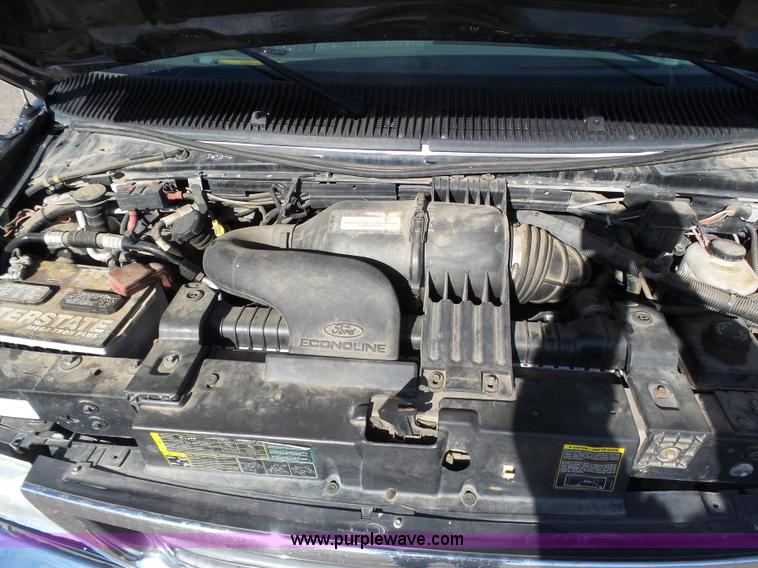 image for item J6244 2006 Ford Econoline E450 shuttle bus