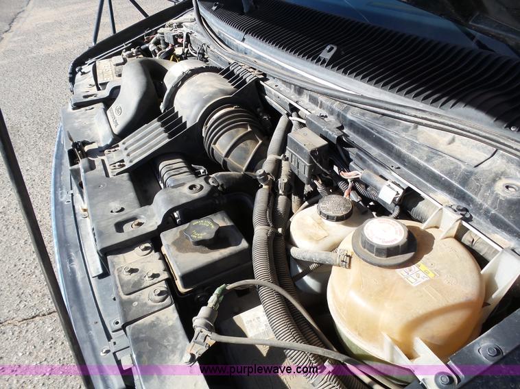 image for item J6244 2006 Ford Econoline E450 shuttle bus