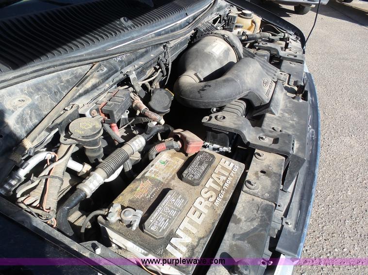 image for item J6244 2006 Ford Econoline E450 shuttle bus